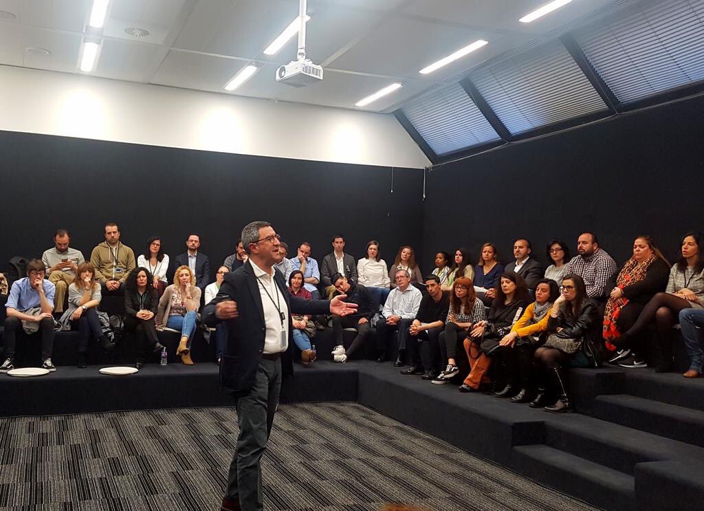 JuanRuizCa's tweet photo. Hoy en @SageSpain con @Josepmraventos empieza algo que va a cambiar el mercado de los Despachos Profesionales con #sagedespachosconnected Tecnología, Conectividad, Inteligencia Artificial. https://t.co/hNuBxxU64s