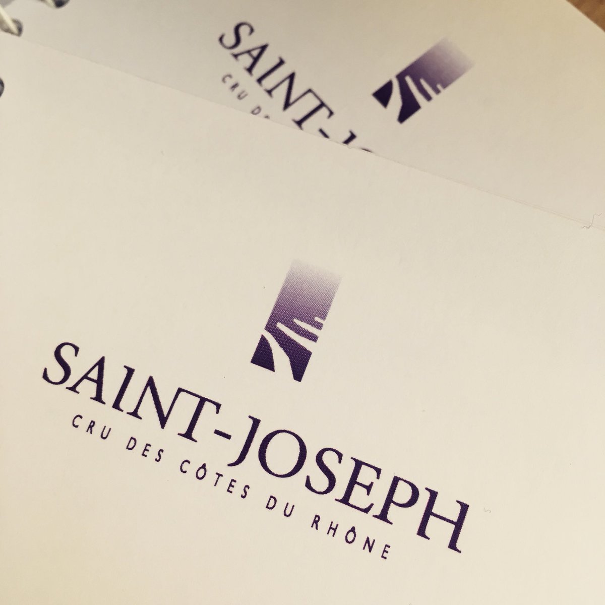 TellementSoif's tweet photo. Rendez-vous ce soir pour notre #pokersommelier spécial #SaintJospeh ! @RougeGranit @RBeaucoup #tellementsoif https://t.co/lMMlrMnZpo
