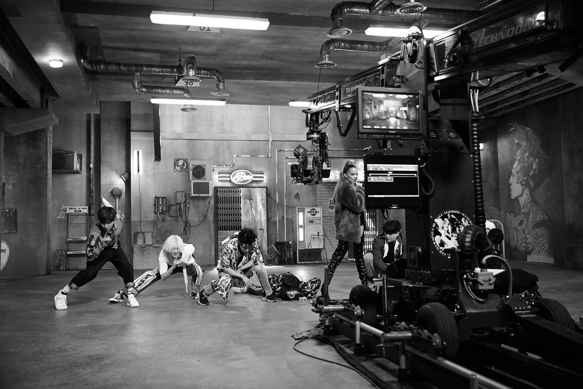 SJofficial's tweet photo. #슈퍼주니어 '#LoSiento' MV Sketch Photo📸
See more👉https://t.co/vaQ8Cgfbvn 

#SUPERJUNIOR #REPLAY #LoSiento 
#SuperJuniorReplay #SuperJuniorLoSiento #LabelSJ https://t.co/N69sV7E6tN