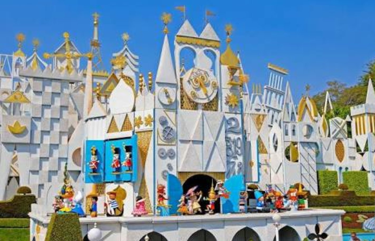 やまきょのdisneyworld イッツアスモールワールドといったらディズニーランドを代表するアトラクションで上海以外の全てのパークにあります パークによってデザインや歴史 そして中身も全然違うので世界にある5つのイッツアスモール