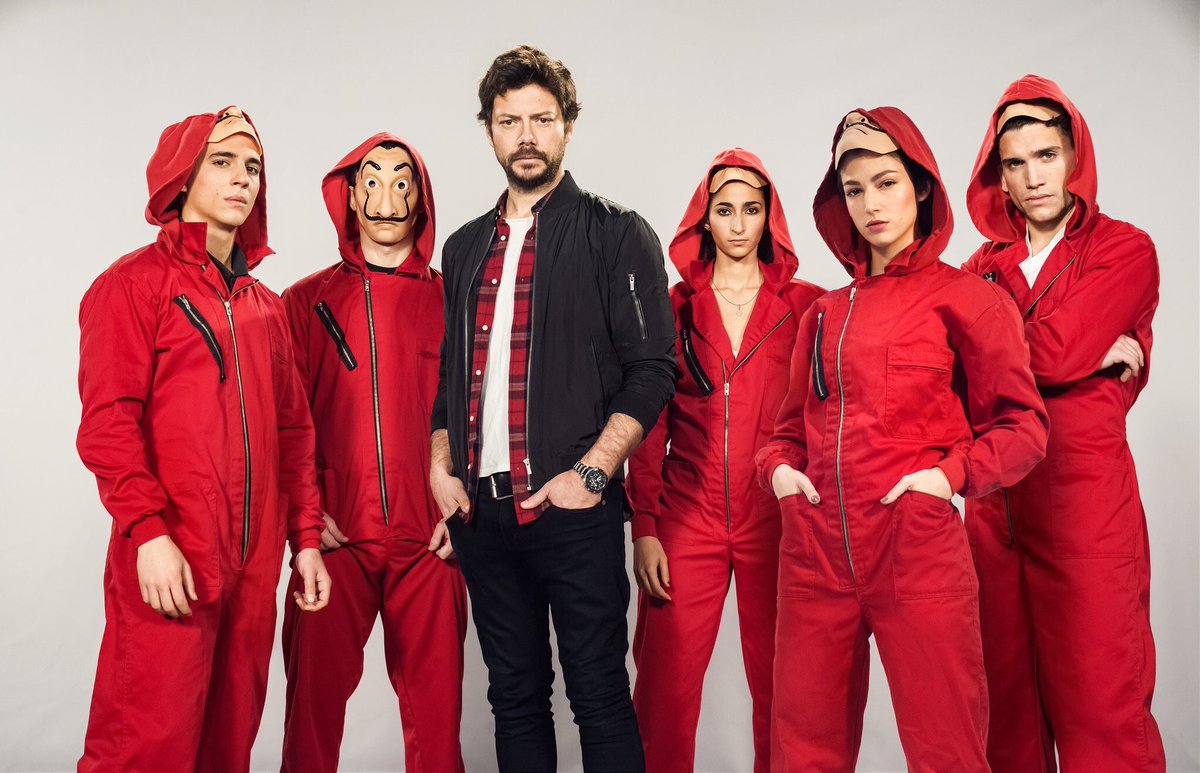 GossipRoomOff's tweet photo. Bonne nouvelle pour les fans de la série #LaCasadePapel  ! Le compte à rebours commence, il y aura une partie 3 produite par Netflix. Sortie prévue en 2019 ! 🔥 https://t.co/k3q1a1DGjA