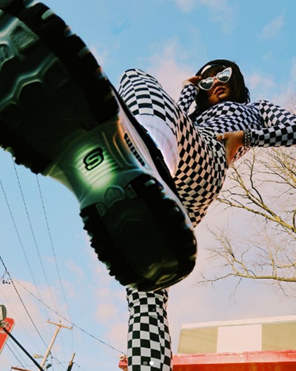 @ninamariedaniele we see you girl! Obsessing over your D’Lites style 🔥 🏁 #NinaDrama #dlites #skechers.