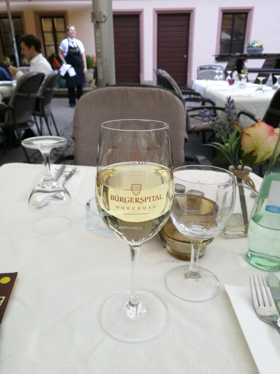 louBurnard's tweet image. Bye bye and thanks Würzburg ! well done all participants in #costaction #distantreading training workshop. I awarded myself this prize