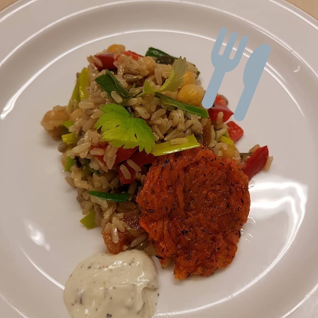 alw_li's tweet photo. Zero Waste. Inget avfall. Hur kan du laga mat med rester? 8b fixar biffen och hittar på nya rätter! #hkk #storumanforever #miljö #solskol #runbackaskolor https://t.co/YgOijZF6Ea