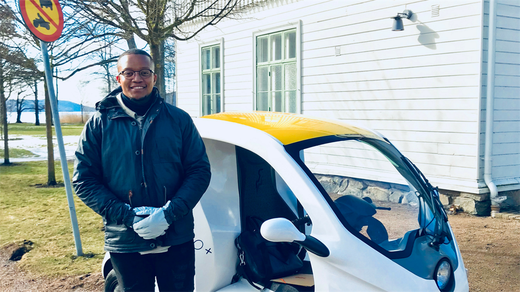 News24's tweet photo. A South African is taking on Uber and Taxify with scooters – after they rejected his job application ten times  @BISouthAfrica 

https://t.co/KGx1onsDmz https://t.co/tZzBWwNSWd