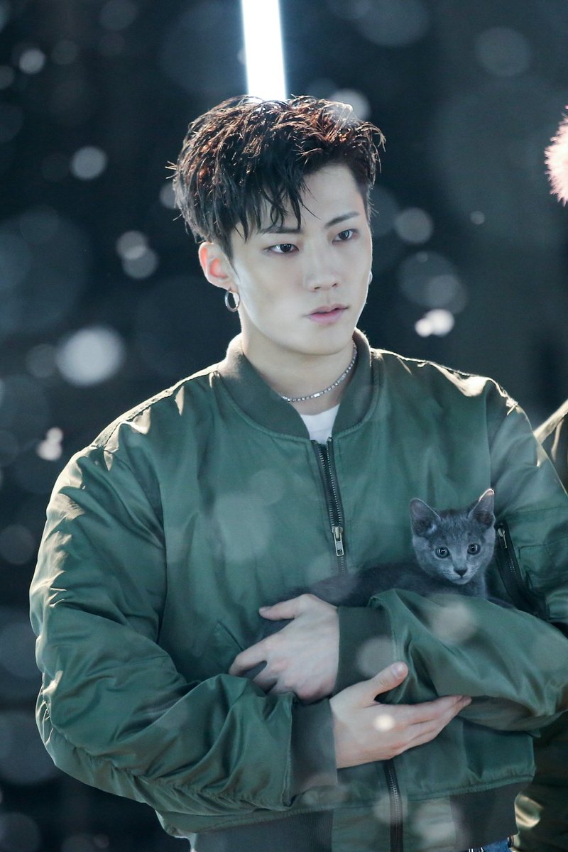 This group just got a new member out of the blue - Celebrity Photos & Videos - OneHallyu