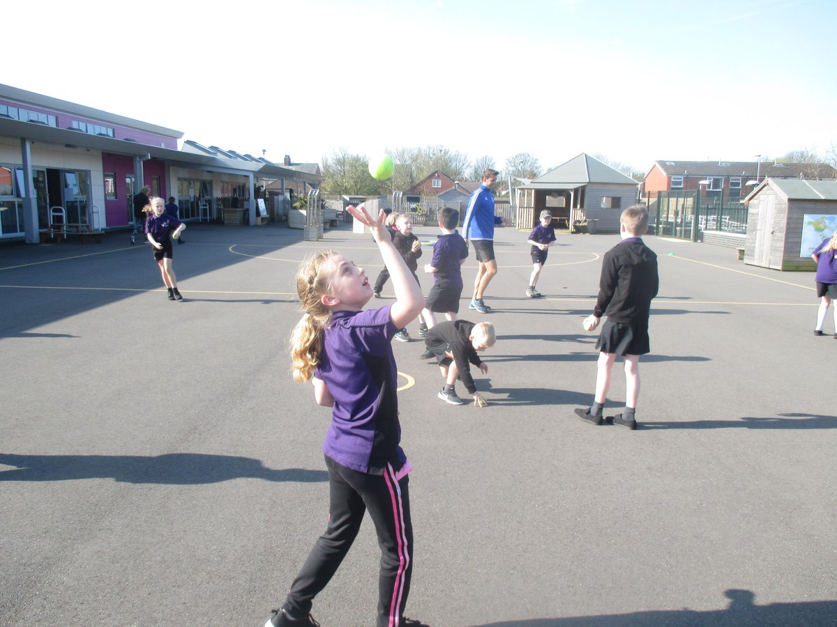 BeaconAcad's tweet photo. What a glorious day to be outside for our first #cricket session in PE with @JBSportCoaching! We practised our #throwing, #catching and #bowling skills and Mr Parker chose 2 stars, Tia and Justin, for their superb team work and fielding skills. #activeburst #sport https://t.co/y54owLw8Je