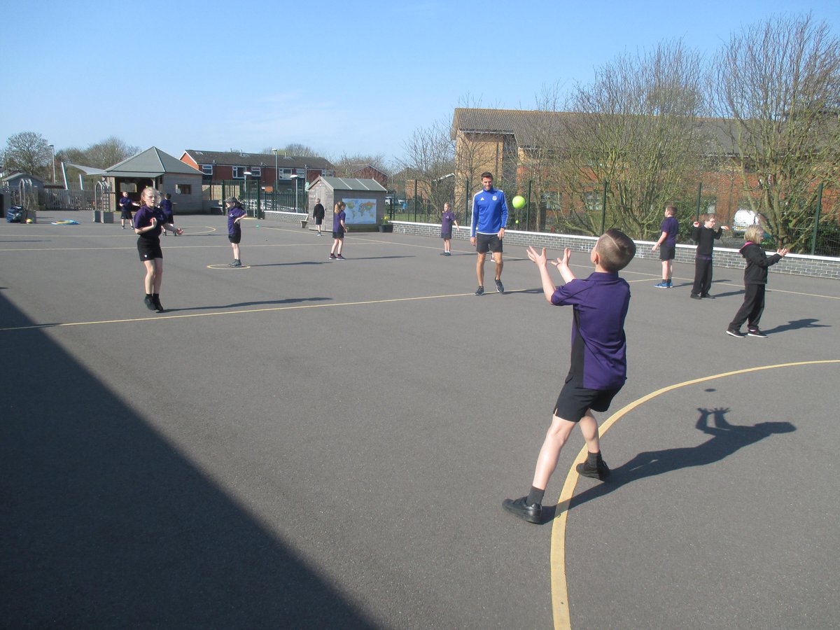 BeaconAcad's tweet photo. What a glorious day to be outside for our first #cricket session in PE with @JBSportCoaching! We practised our #throwing, #catching and #bowling skills and Mr Parker chose 2 stars, Tia and Justin, for their superb team work and fielding skills. #activeburst #sport https://t.co/y54owLw8Je