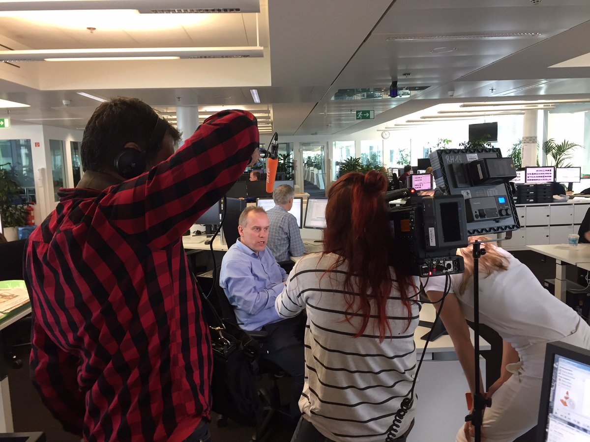 fhomburger's tweet photo. Unser @dpa-Verification-Officer @StefanVoss ist ein gefragter Gesprächspartner - hier für einen @ARTEde-Bericht über das Entlarven von falschen Behauptungen und Manipulationen im Internet. https://t.co/pLu80ekC0o