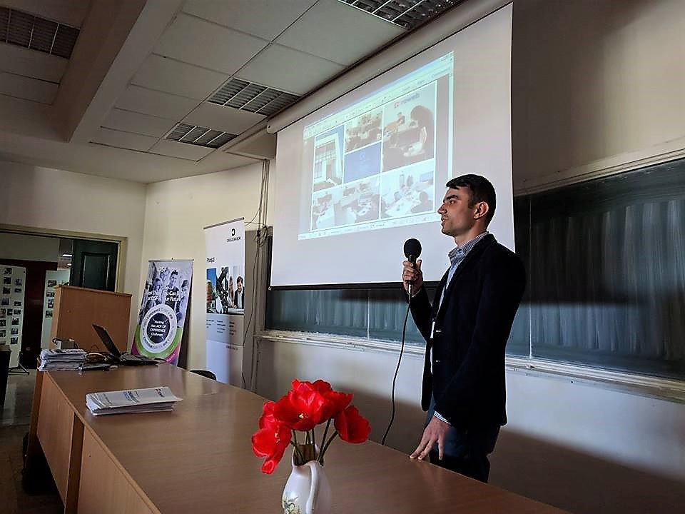 roweb_romania's tweet photo. It was a pleasure to take part in the Open Doors Day at the University of Pitesti Mathematics – Computer Science Department and get to know young people excited about a future career in programming! #roweb #UPIT https://t.co/Fg95CmPuiV