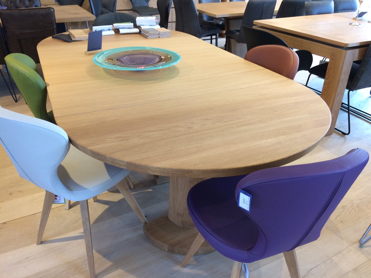 solidoaktables's tweet photo. Baltique multi extending circular dining table looking fab with three leaves in situ. Another three extension leaves turn this into a 3.6m x 1.2m 16 seater table. Prime grade oak and superbly made. What's not to like? #ovaldiningtable #rounddiningtable
https://t.co/nkURmuguZO https://t.co/cU7qRS6IEV