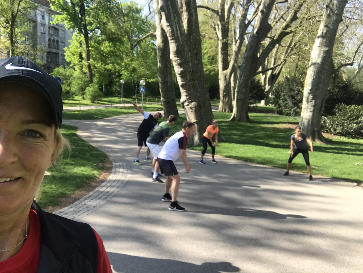 BarbaraRittner's tweet photo. Morning run💪...not alone this time🇩🇪...@AngeliqueKerber @Maria_Tatjana @Annagroenefeld @Antonia_Lottner @DidiWolter @DirkDier #Mike&amp;Basti https://t.co/oOL5U8V2Et