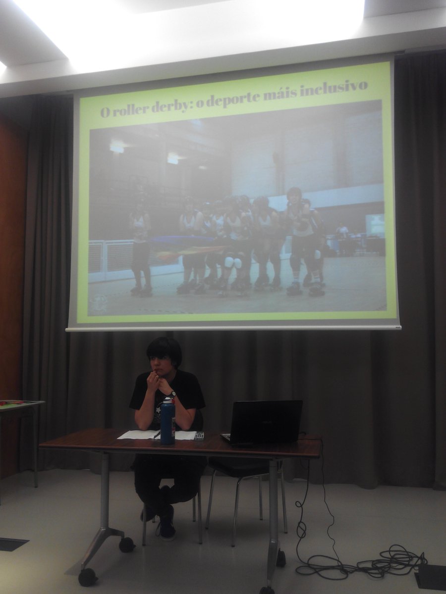AsBrigantias's tweet photo. Onte a nosa derby sister #BalaPerdida participou nas xorndas "Tecendo en violeta unha xuventude feminista" organizadas por #CEXEF da @UDC_gal. Na súa charla "Nós Xogamos?" falou da #muller e do #deporte, da inclusión dentro do deporte, do #RollerDerby e das #Brigantias https://t.co/ym5oCBZmg7