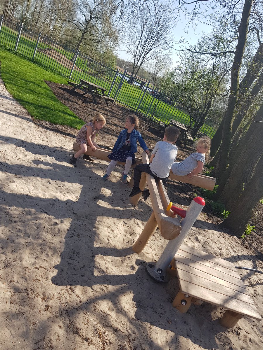 staugustinus12B's tweet photo. Heerlijk buiten spelen 🌞 https://t.co/rfuAL0NBpw