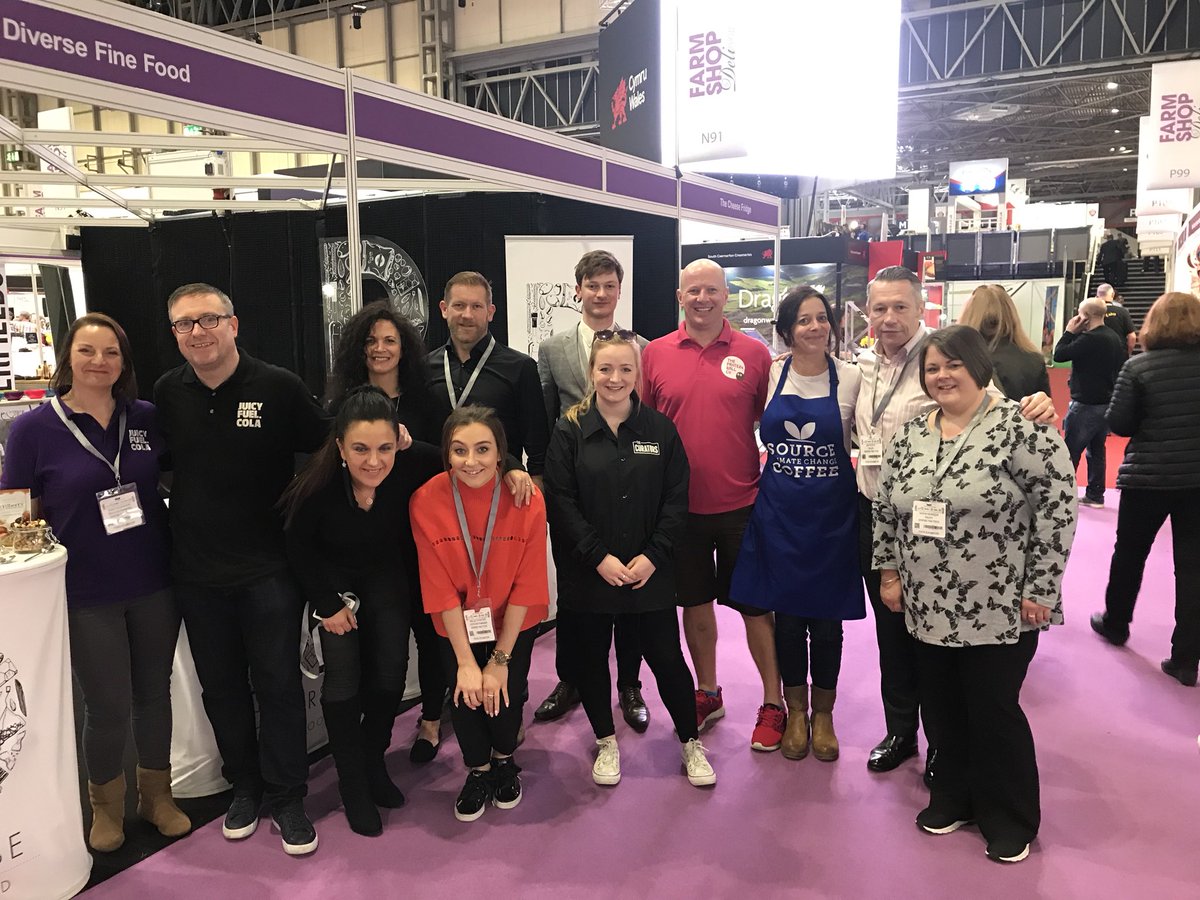 hvdrcxDEFI's tweet photo. TeamD ready for the last day @FarmShop_Deli #greatteam #FSD18 https://t.co/92BdFrRlas