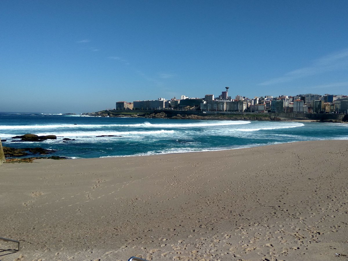 Buenos y soleados días Twitter, A Coruña luce hoy especialmente espectacular, aprovechar el día al máximo 💚🙌 #ACoruña