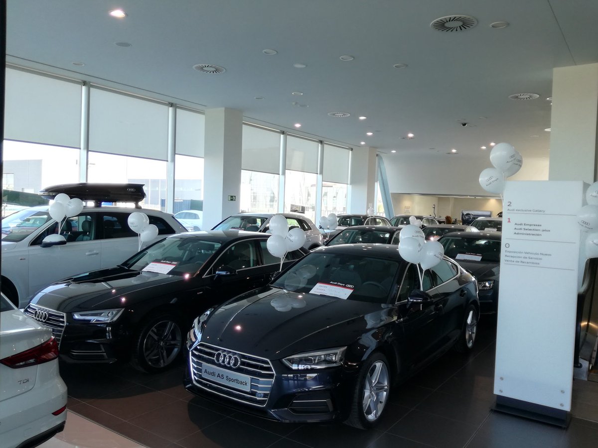 audicentercg's tweet photo. 😱😱¡Ya están los #AudiDays en marcha!!😱😱
Y en estas imágenes puedes ver un adelanto de lo que te está esperando en Audi Center Campo de Gibraltar durante los días 18, 19 y 20 de Abril.🚗
Si no cumples tu sueño de hacerte con un Audi, es porque no quieres😏 https://t.co/hBtyI2JTWf