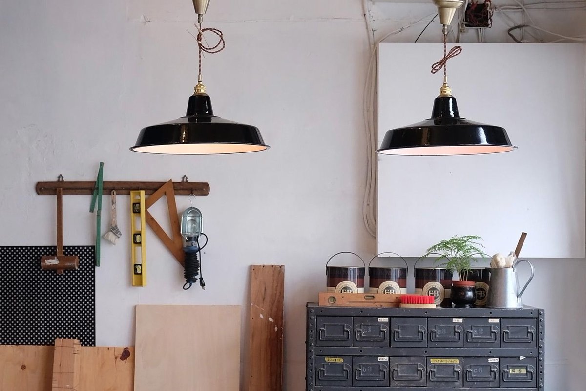 NostalgiaLights's tweet photo. Our Classic enamel lampshade is enabled in a luxury high reflective, deep glossy enamel black colour, Perfect for the industrial, retro, boho or shabby chic interior, brought to you exclusively there https://t.co/LYaQCLjoIW https://t.co/cgQzbp1BpK