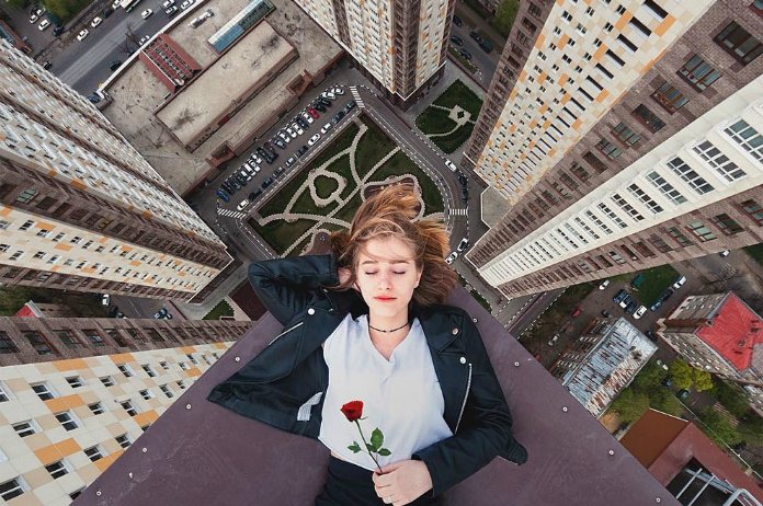 barely_beating's tweet photo. Poem of the day / "Falling" - 
Today
my promise to you 
is to overcome 
my fear of heights
tomorrow....
https://t.co/Coz4kOvGcV
#poetry #poetrydoesntsuck https://t.co/tqAaH2LX6x