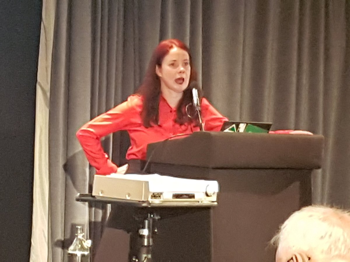 francesbell's tweet photo. #OER18  @LornaMCampbell talking about times for open and closed from human and privacy perspectives https://t.co/T0LX0ULVYM
