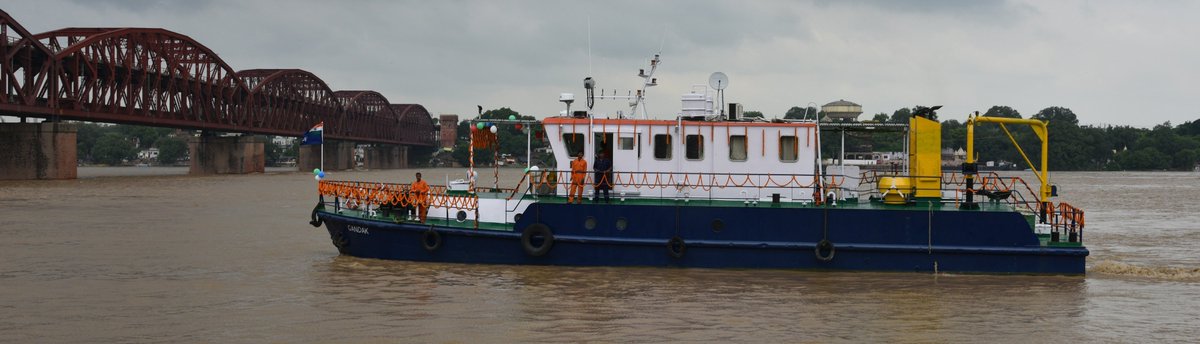 shipmin_india's tweet photo. Utilizing waterways for transportation
IWAI to procure 10 Ro-Ro/ Ro Pax vessels from Cochin Shipyard for operating on NW 1(Ganga),NW 2 (Brahmaputra) &amp; NW 3 in Kerala.These vessels will have capacity of 200 passengers,trucks,cars &amp; motorcycles #Riversforprosperity #Sagarmala 1/2 https://t.co/xL6qi8TFGN
