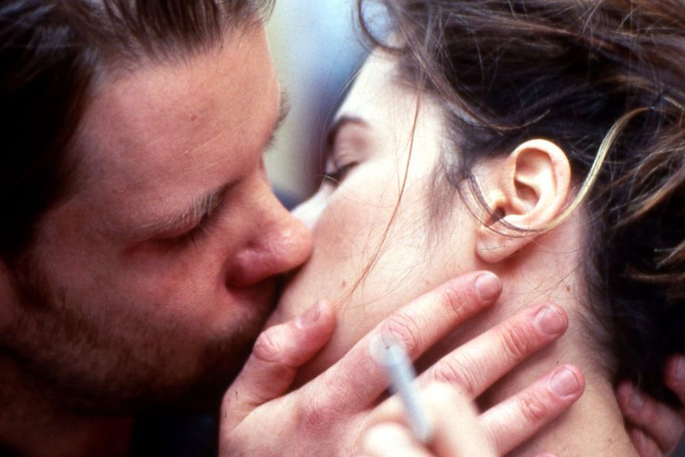 closeupcentre's tweet photo. TONIGHT 18 April 8pm: Henry Fool - Hartley’s epic is looser and more expansive than his previous films. Henry Fool opens up a magical world of literature to Simon, a garbage man who turns his hand to writing the great American poem @closeupcentre BOOK https://t.co/lh7O9I7FRQ https://t.co/QLK1IdpEvq