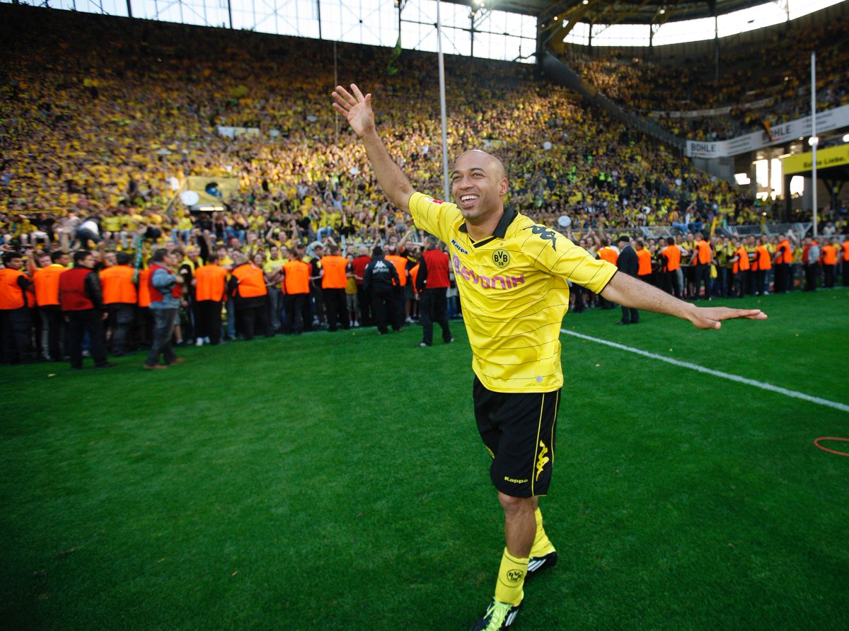 BVB's tweet photo. 🎉 Eine echte BVB-Legende feiert heute ihren 40. Geburtstag! Alles Gute, #Dede! #HappyBirthday 🖤💛 https://t.co/jEDJ5amytw