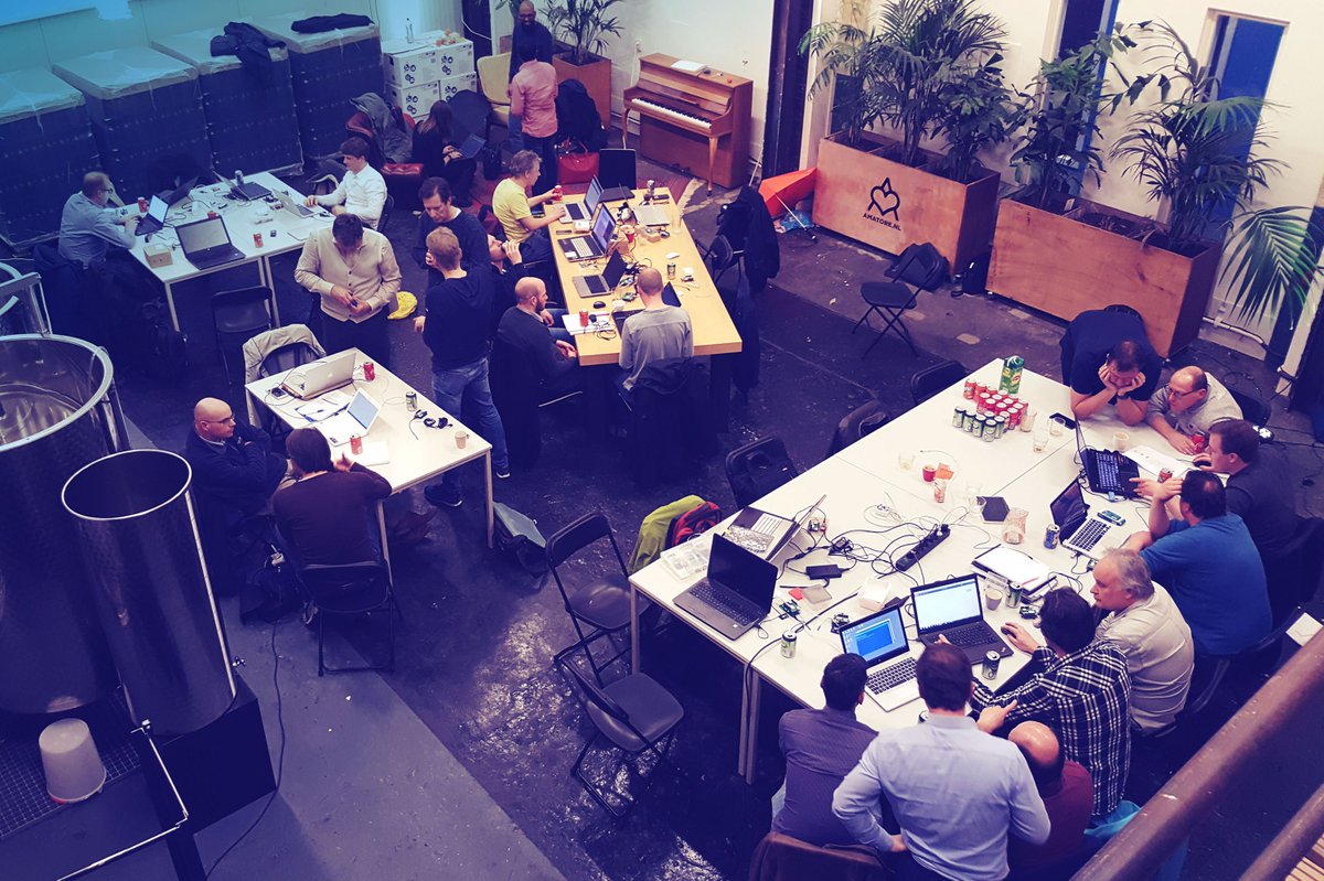 Wie zien we op ons #InstallFest volgende week? Dit keer een andere locatie, maar net zo tof! We zien je op 25 april graag bij Ijsfontein in Amsterdam: goo.gl/maps/F1xZkvTz8…. Meer info over ons Installfest: iot.t-mobile.nl/installfest?ut… #IoT #startpakket