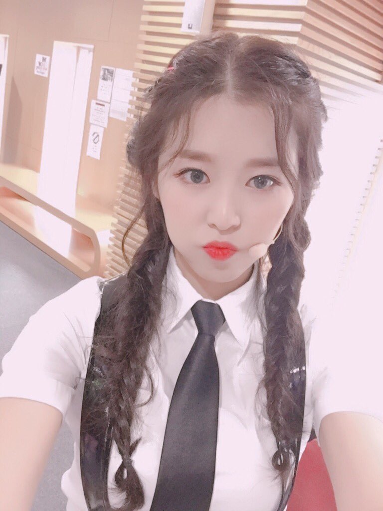 popofficial2017's tweet photo. 여러분이 좋아하는 머묶미소가 뽀쪽 ♥ 날리러 왔어요
뽀쪽😘

#피오피 #POP #미소 https://t.co/mtHMsktOYE