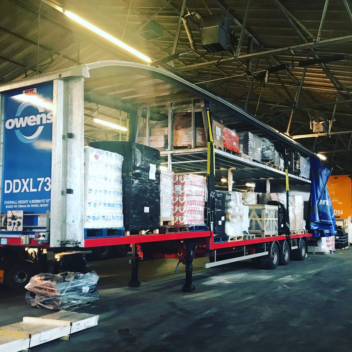 owensgroupuk's tweet photo. Our new #megatrailers looking mega full! #hugevolumes #freight #pallets #efficiency #environment #goals #owensspotters #owensgroup https://t.co/tfyEBJL03j