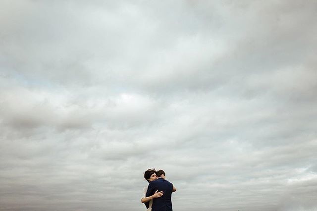 lukehayden23's tweet photo. Get low, shoot high.
.
.
.
.
.
#lookslikefilm #naturallight #tonegate #authenticlovemag #weddingphotoinspiration #wildelopements #wanderingphotographers #yourockphotographers #firstsandlasts #belovedstories #junebug #destinationweddingphotographer #elope… https://t.co/q5WrR7uPrs https://t.co/PMqFcp0tO1