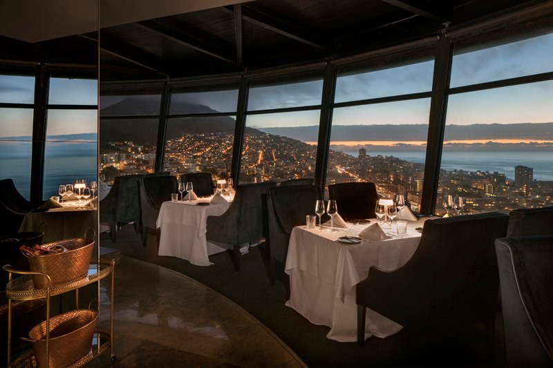 Biz_Lounge's tweet photo. Refurbished #RitzHotel & 360°revolving #TopoftheRitz restaurant should be a new #CapeTown must-do! Read our review of the hotel & special 8 course set menu! @theritzhotelsa @lovecapetown https://t.co/c9JHAS1z6i https://t.co/CmXZEKA4s4