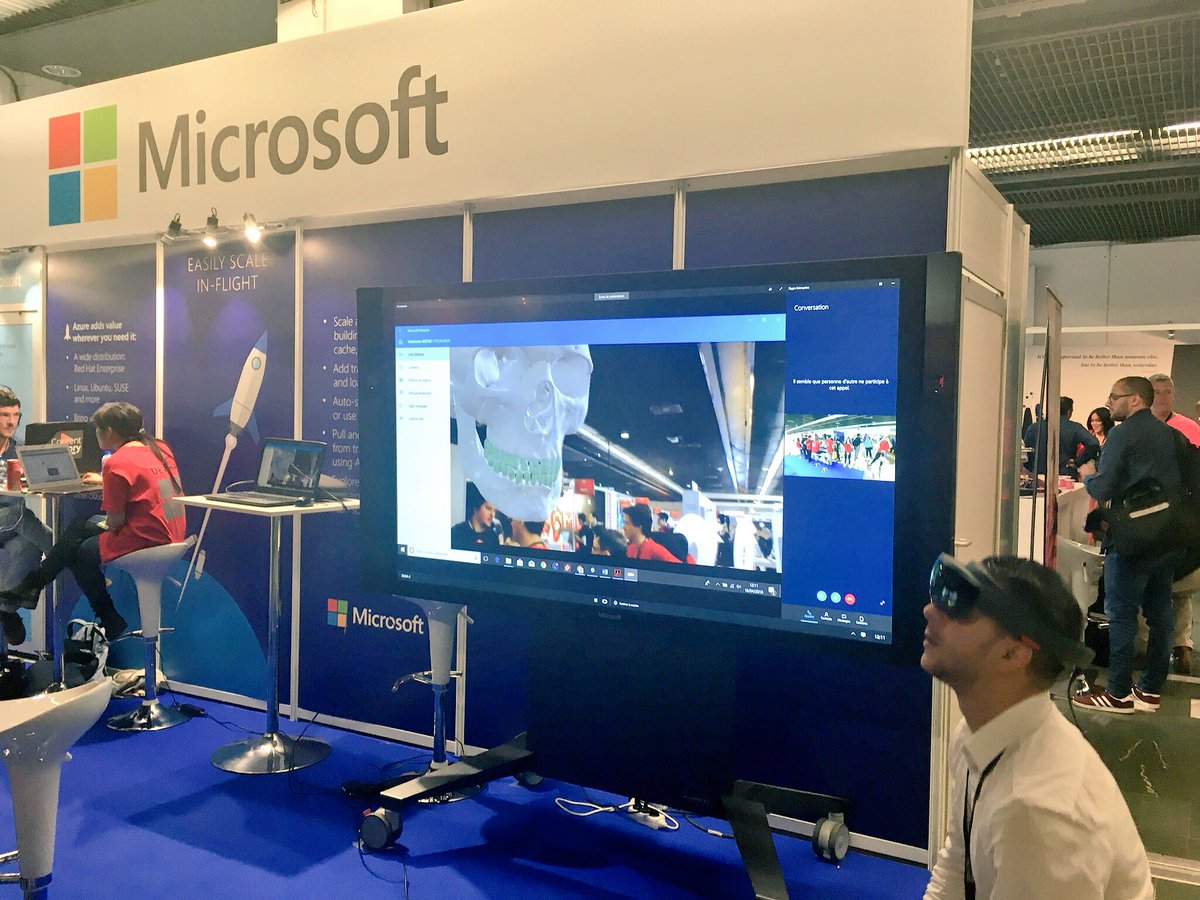 nessrinebm's tweet image. Découverte des cas d’usage Mixed Reality sur le stand @DevoxxFR #DevApps @mandyayme @SihameAar cc @Flo_Plsr @c_nazareth #DevoxxFR #AzureNinjas