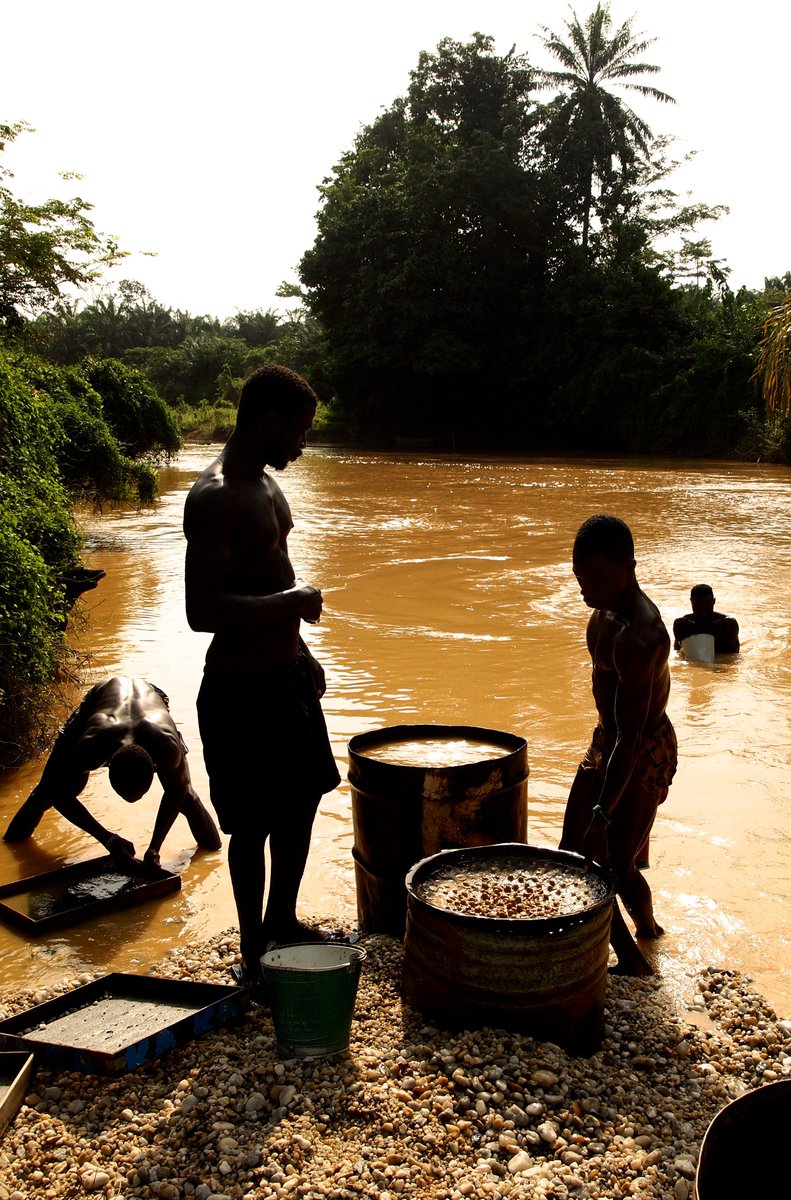 J_McQuilken's tweet photo. New research: From tracing responsible mineral 'supply chains' to mapping #ASM 'production networks' Greater detail of local ASM functioning can be used to produce formalisation strategies better connected to realities on the ground: https://t.co/39jw5Gu35o #OECDMinerals https://t.co/VRx61Qzlsu