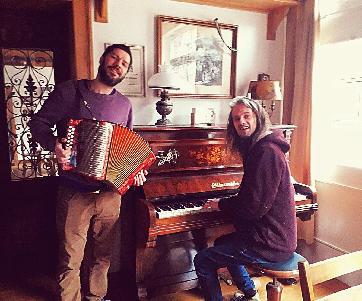 sexyweirdos's tweet photo. Sexy weirdos easy listening album coming soon! #europeanenglish https://t.co/0AoQfRAer8