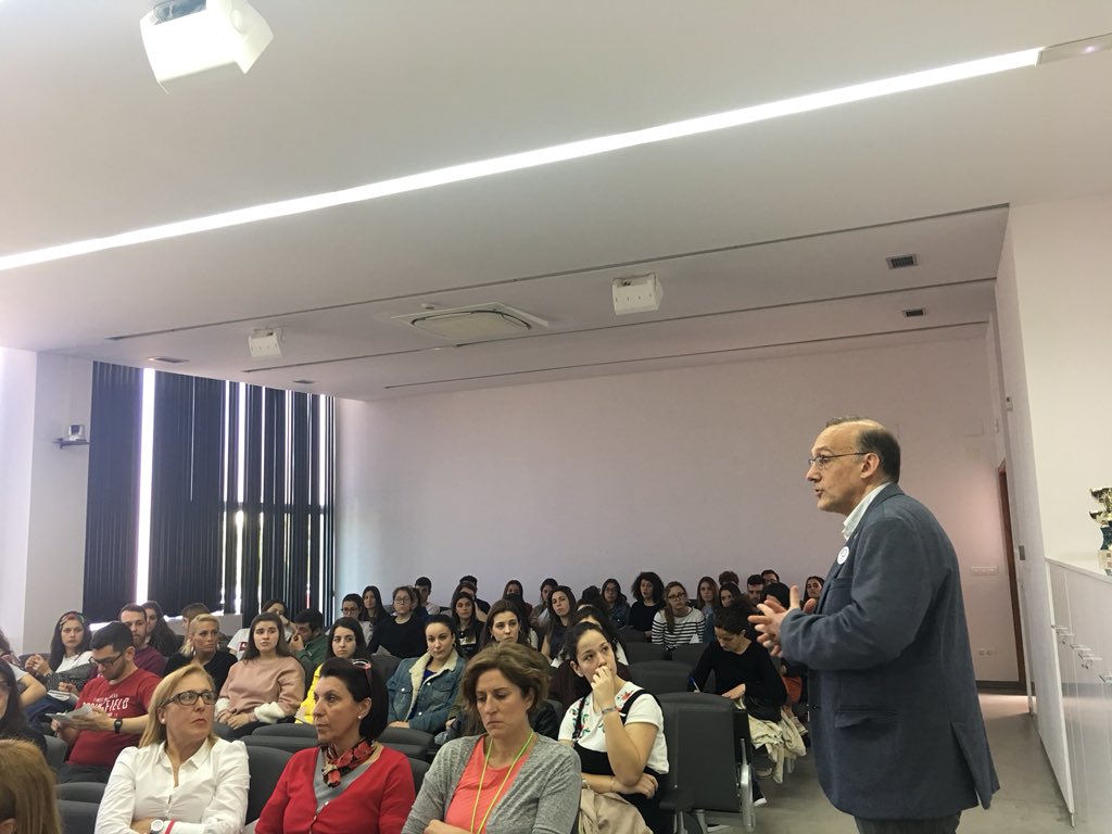 H2040UVIGO's tweet photo. Desplegando os nosos encantos, ideas e ilusión por un #cambio para a #UVigo coa candidatura de #PachiReigosa que é #outroXeito https://t.co/deVQfq2bFr