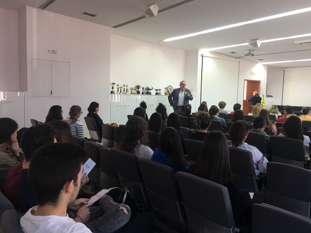 H2040UVIGO's tweet photo. Desplegando os nosos encantos, ideas e ilusión por un #cambio para a #UVigo coa candidatura de #PachiReigosa que é #outroXeito https://t.co/deVQfq2bFr