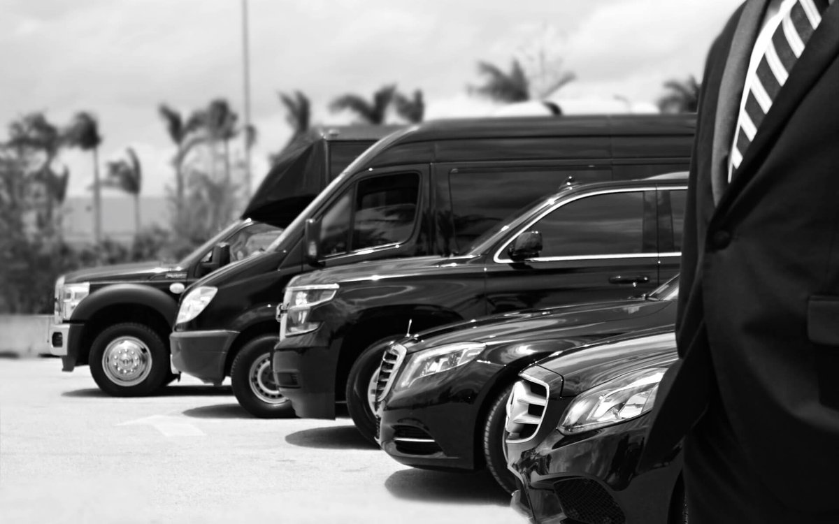 AsterRide's tweet photo. It doesn’t matter if you’re going to the airport, a concert, your wedding, or a personalized tour – we’re here to help you get there in comfort and style! 
Call us: (844) 589-7433 #asterride #weddinglimo #airporttransfer https://t.co/jTMnzu5glQ