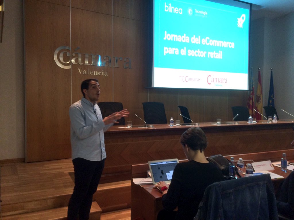 Marketing Digital: la tienda está muy bien pero, cómo se vende?
Ahora mismo <a href="/pedro_redondo/">Pedro Redondo</a> de <a href="/bilnea/">bilnea</a> en @camaravalencia en la Jornada 'eCommerce Retail' #ecommercevlc #ticnegocios @TICnegocios
