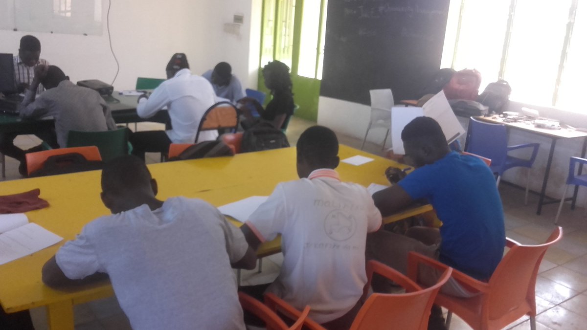 EmmanuelBama's tweet photo. #SchoolOfTheMap : Actu évaluation sur sur module #Webmapping.
#OpenStreetMap #Mali #Esct
#PoleTech https://t.co/AJh21vQ5h6