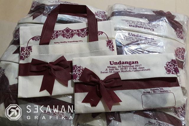 SekawanGrafika's tweet photo. Mau bikin undangan pernikahan yang bisa jadi souvenir sekalian?

Di sini aja 😉

IG: @sekawan.grafika
📱+6281915530304
📧 sekawan.grafika@gmail.com

#undangannikah #undanganpernikahan #undangancustom #quality #hantarannikah #hantarankawin #weddinginvita… https://t.co/3ZpI0nyezt https://t.co/3UYR0Ow5tU