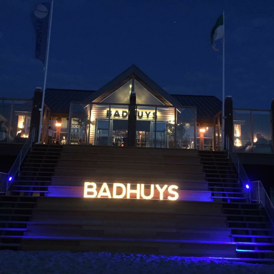 BadhuysVlieland's tweet photo. Zaterdag de voetjes van de vloer! #vuurtorenloop #vlieland #lighthouse #strandpaviljoen #badhuys #live #muziek ๐ค๐นvanaf 22:00 uur de eilander band โLIGHTHOUSEโ https://t.co/hhT52YAHY3