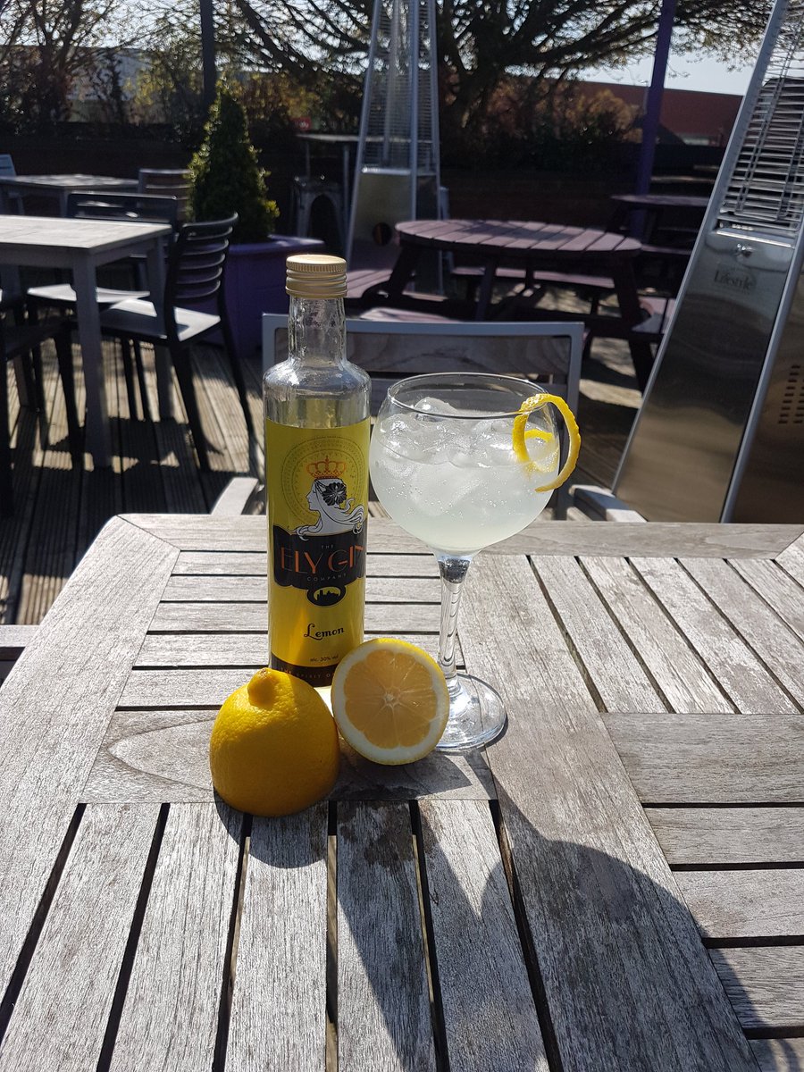 thewhitebearsb's tweet photo. Nothing more refreshing than our Ely Lemon gin in this lush sunshine. Thankyou @ElyGinCo #whitebear #steaminbilly #elylemongin #ginandtonic #ginoclock #sunshine #beergarden https://t.co/JWUitMyMgr