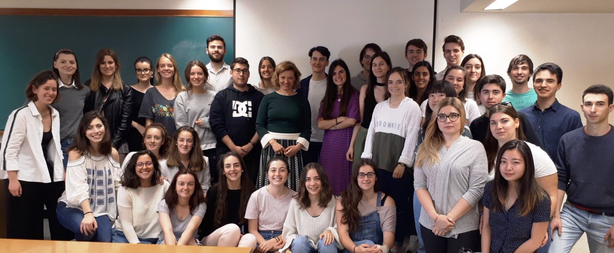 SAPIA_JMModule's tweet photo. "Say EU!" Memories of IR+Law @DerechoDeusto students with @monicafrassoni post-talk on Spitzenkandidaten, commissionners falling in love with job &amp; hardworking MEPs. An activity of the @SAPIA_JMModule on "Students' Awareness of Public Integrity and Accountability in the EU" https://t.co/rYOJh9GhCw
