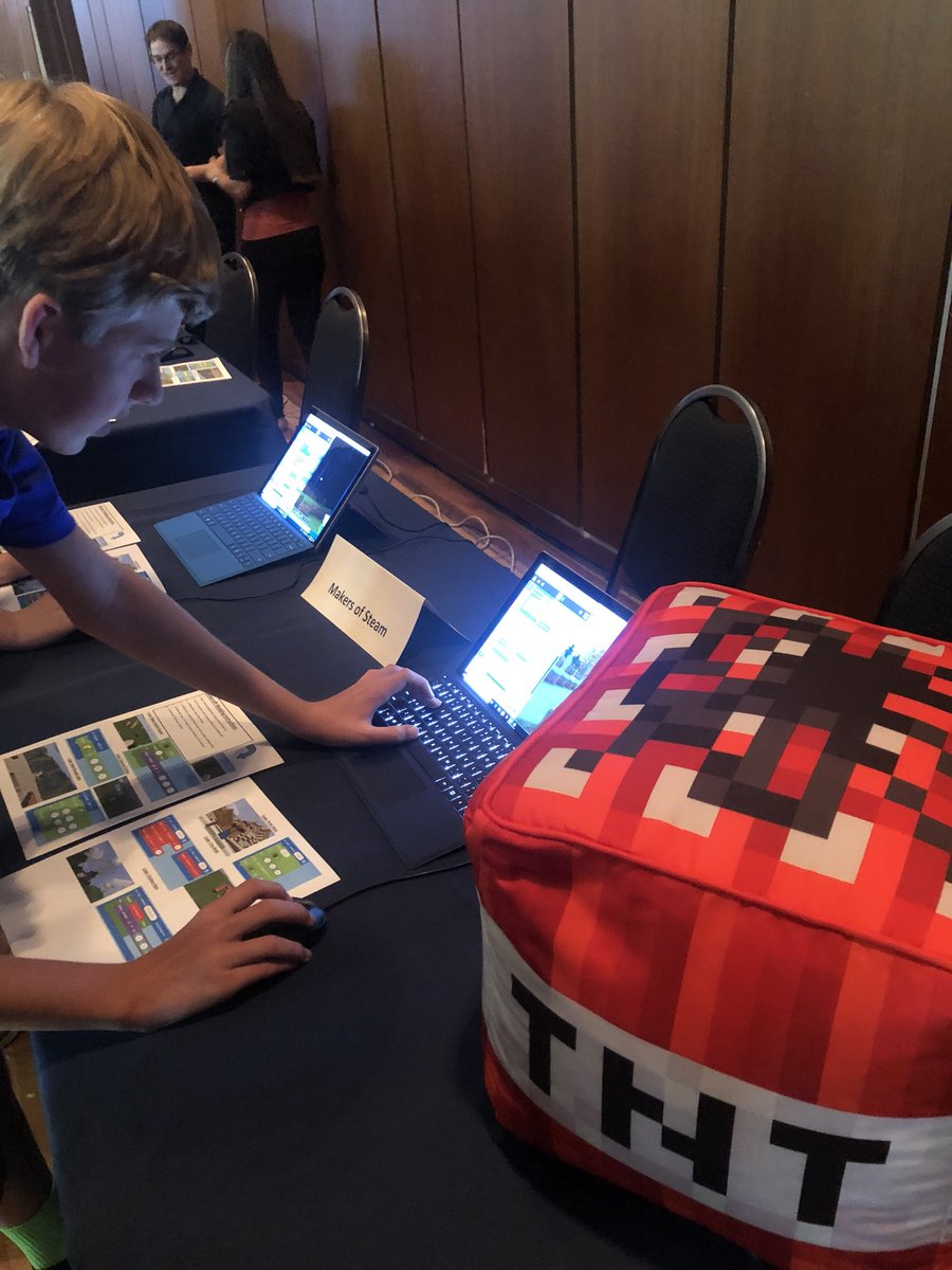 RiceUSMP's tweet image. Middle and high school students explore CS at the first RUSMP/@codeorg CS Fair! @HoustonISD @BellaireHigh @SouthEarly @YWCPAHISD @westsidehigh @GardenOaksMont @BCMAcademyHISD @TechWigfall @adam_stephens @TICalculators @tealsk12org @RICE_OEDK @michaelebraun