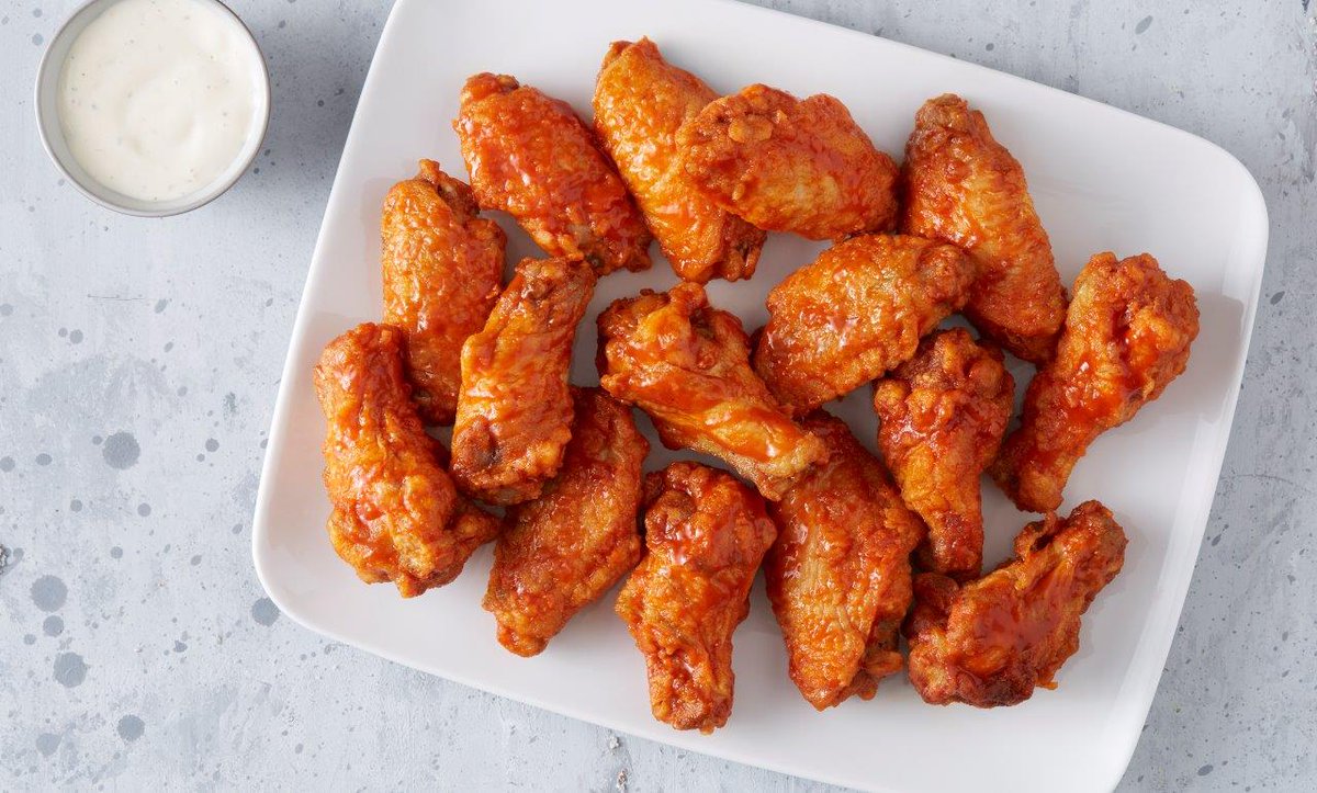 WingsMadison's tweet photo. Happy #WingsOverWednesday! RT this for a shot at a free pound of boneless wings! Must follow to be eligible to win! https://t.co/OPI9hNMVzJ