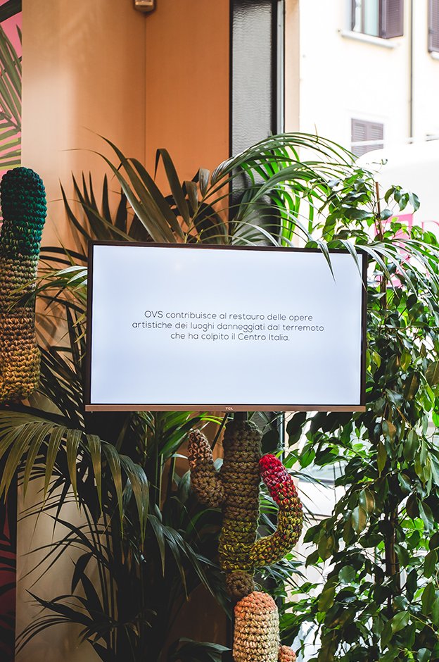 OVSofficial's tweet photo. KNITTING ART by Alessandra Roveda per #OVS alla #FDW2018. 
Vi aspettiamo a Milano nel cuore del @Brera_District per raccontare una moda ecosostenibile. #FMagazine #FDesignWeek #MilanoDesignWeek https://t.co/RHHcxuAjj4 https://t.co/D2UrHwCrFd