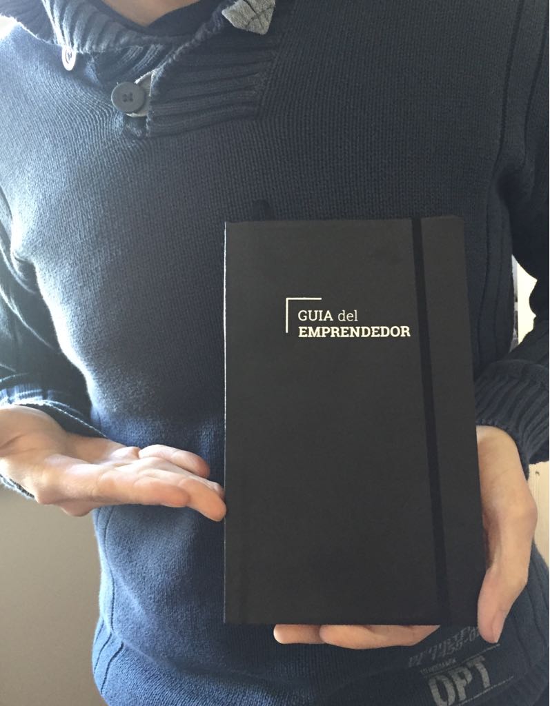Ya tenemos en el estudio nuestra Guía del emprendedor de <a href="/joanboluda/">Joan Boluda</a> , totalmente recomendable para generar nuevos modelos de negocio rentables a partir de ideas!! #diseño #innovación #emprender #marketing