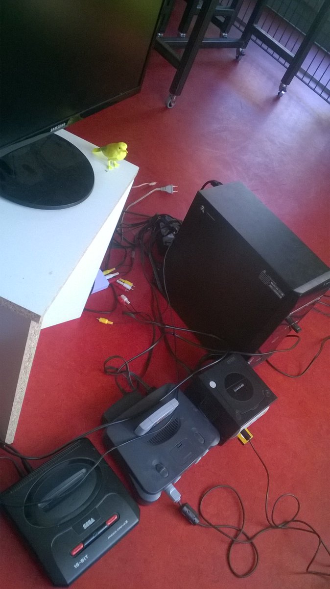 K_T_dy's tweet image. La ludothèque s&apos;agrandit au @labo_nrv 
#n64 #cube #donationSimon