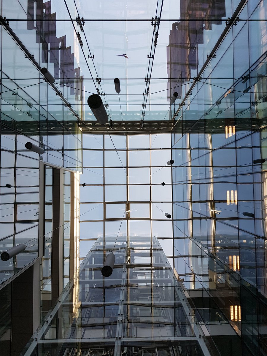 LevelPiano's tweet photo. #minipw #Warszawa #architecture #Poland Faculty of Mathematics. Photo taken from #daftcode Break Zone https://t.co/MLGs8SyRKv